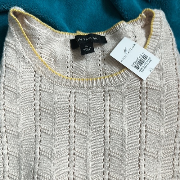 Ann Taylor sweater - Picture 2 of 2